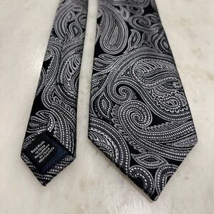 Hathaway Tie